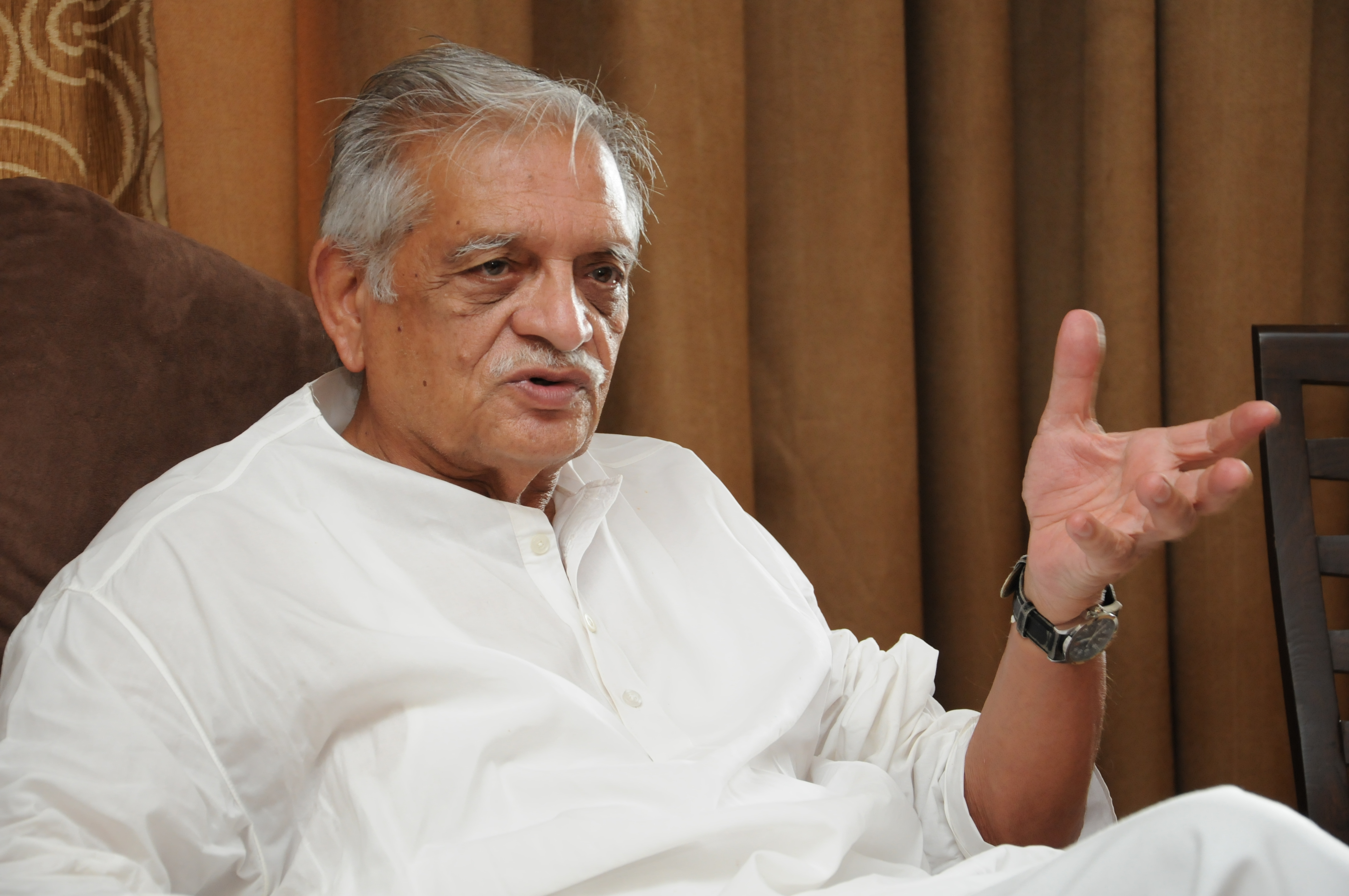 Gulzar on JNU students'