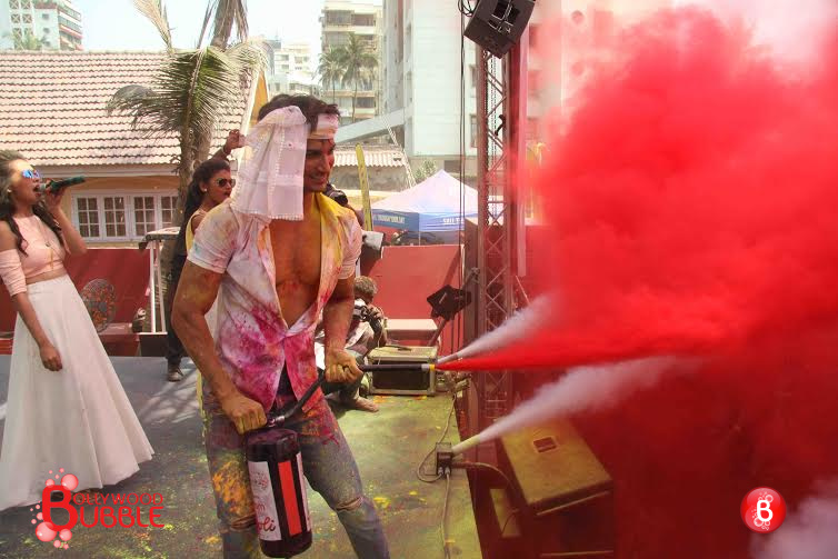 Bollywood celebs celebrating festival of Holi
