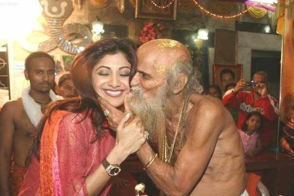 Shilpa Shetty kissed by Suvarna Baba