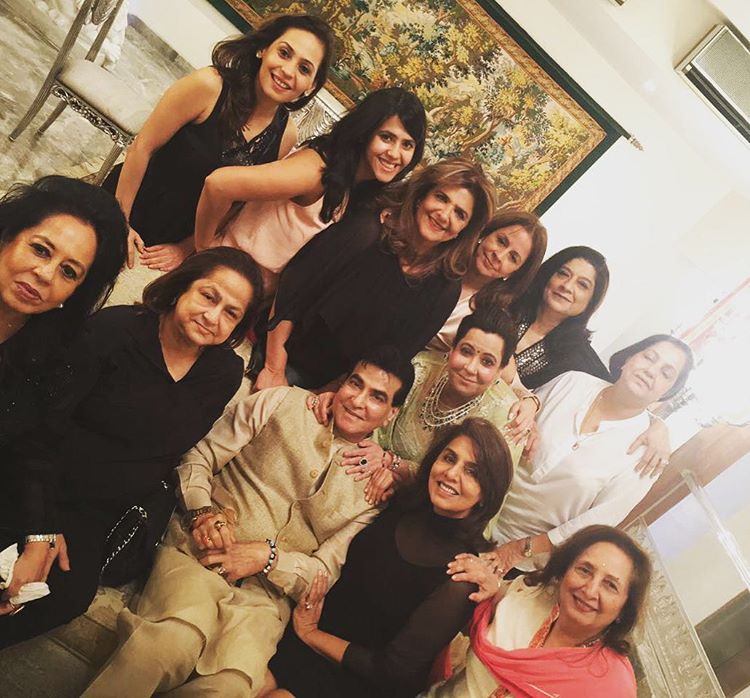 Casanova for life: Jeetendra clicks a picture perfect with his girls