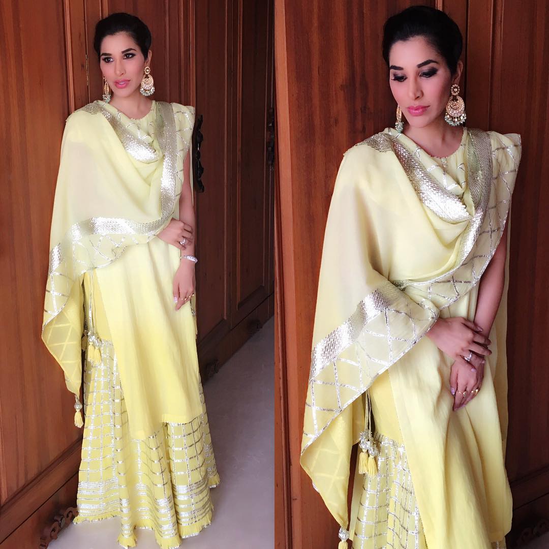 Bipasha Basu-Karan Singh Grover mehndi