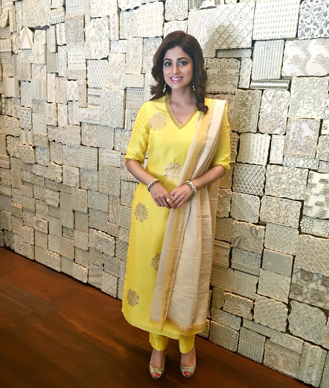 Bipasha Basu-Karan Singh Grover mehndi