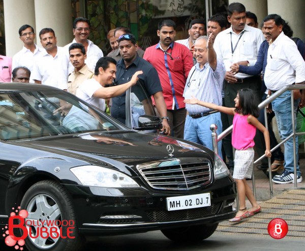 Aamir Khan with a little fan outside Lilavati hospital