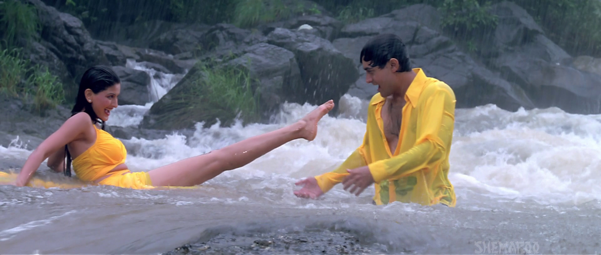 Aamir Khan and Sonali Bendra