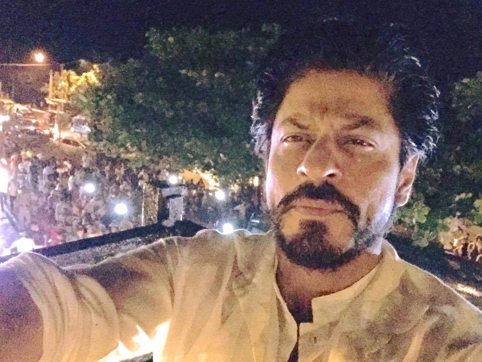 Shah Rukh Khan selfie