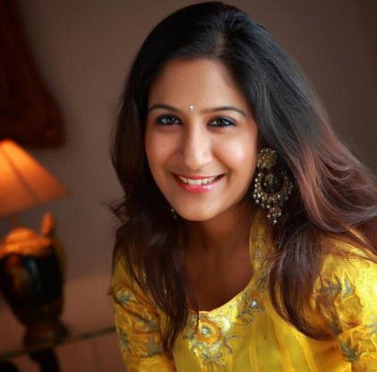 Bollywood singers who can outshine actresses