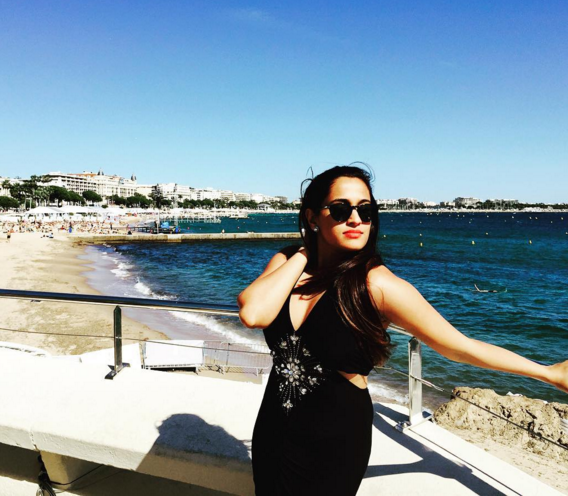 Bollywood singers who can outshine actresses