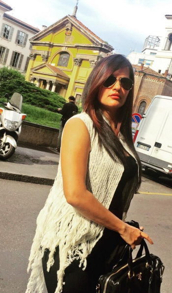 Bollywood singers who can outshine actresses