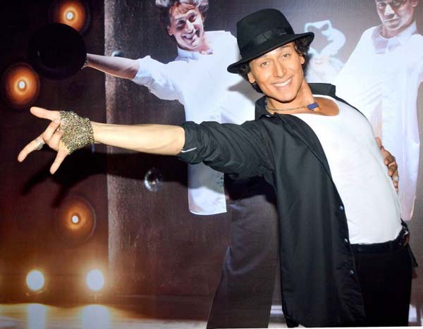 Tiger Shroff dancing