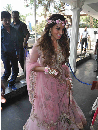 Bipasha Basu-Karan Singh Grover mehndi