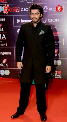Bollywood Celebrities at red carpet of GiMA Awards 2016