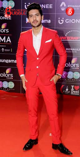 Bollywood Celebrities at red carpet of GiMA Awards 2016