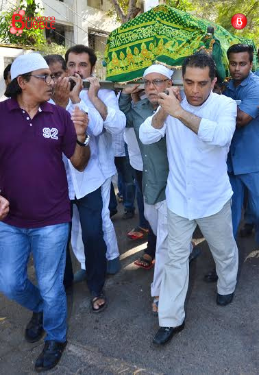 Bollywood celebs at funeral of Firoz Nadiadwala's mother