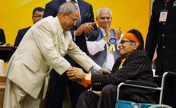 Manoj Kumar receives Dadasaheb Phalke Award