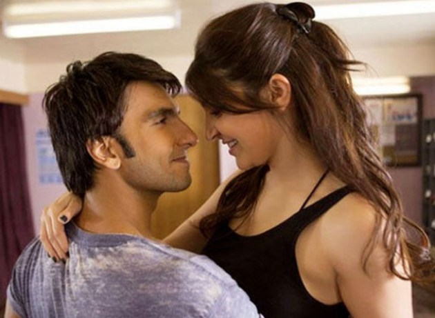 Ranveer Singh and Anushka Sharma dancing together