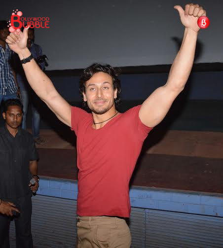 Tiger Shroff and Shraddha Kapoor visit theatres for public reaction on 'Baaghi'