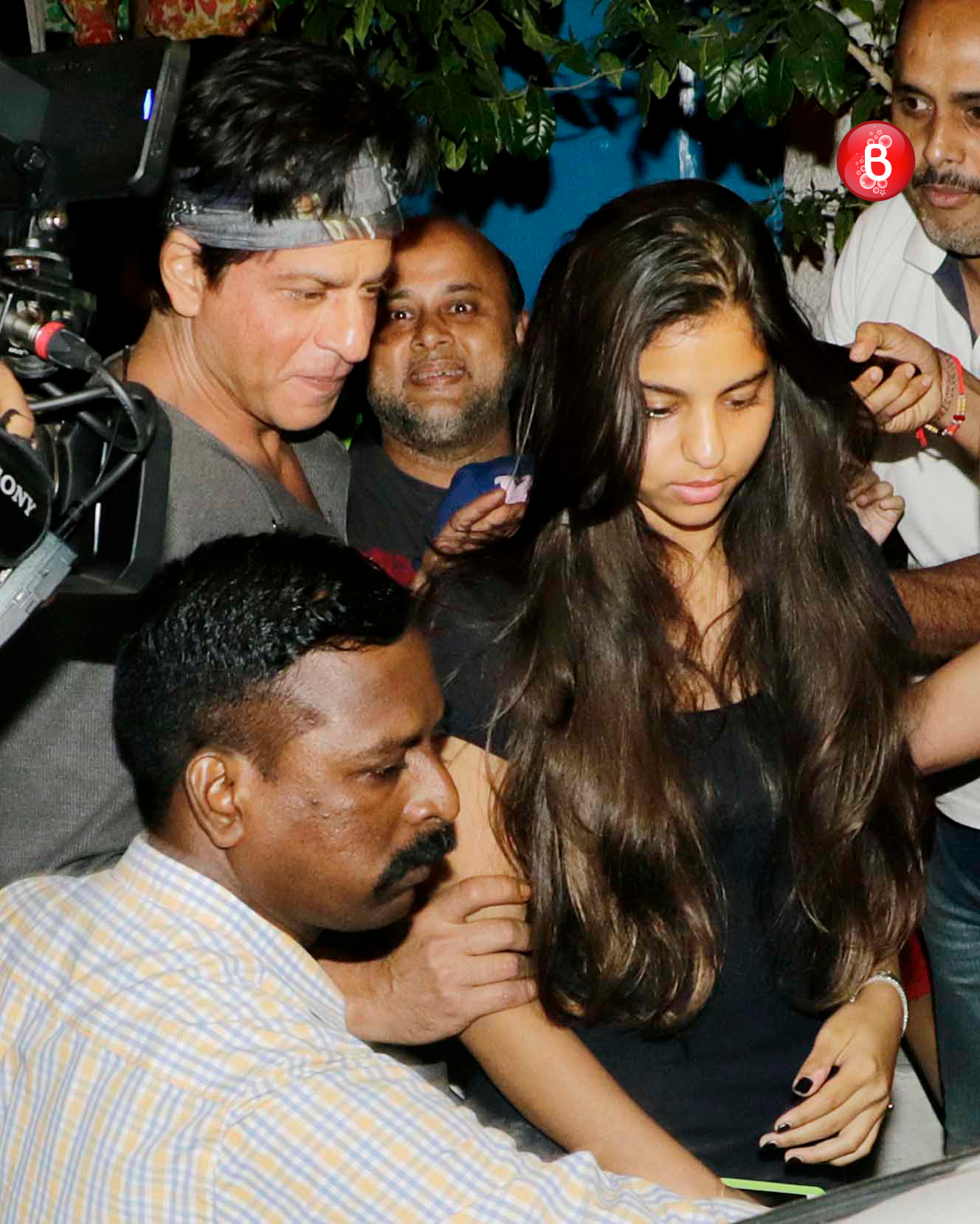 Shah Rukh Khan, Suhana's dinner date at Olive