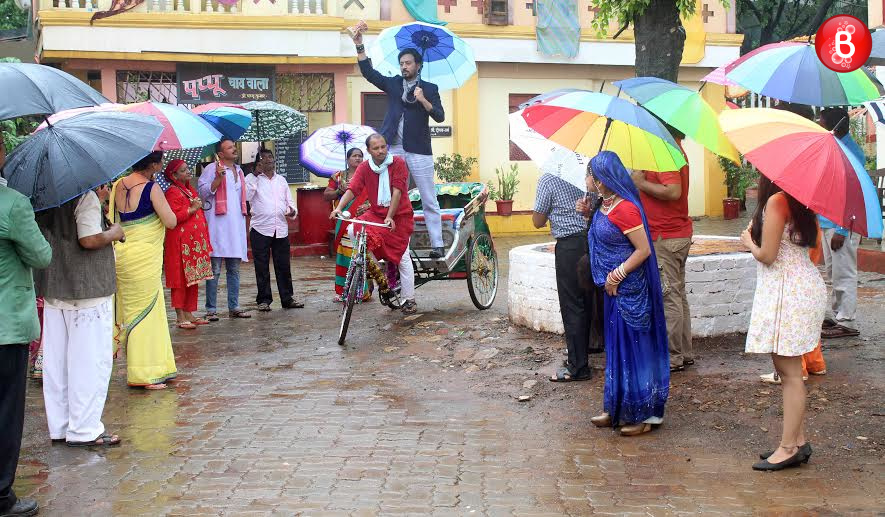 Irrfan Khan On Sets Of 'Chidiya Ghar'