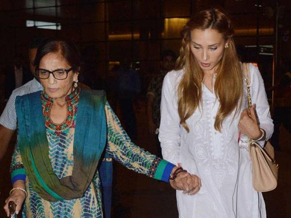 Iulia Vantur with Salman Khan's mother