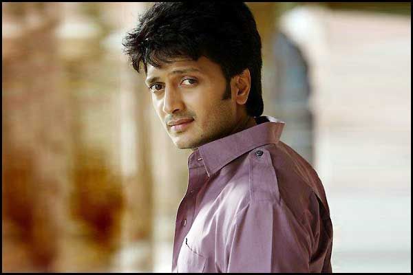 Riteish Deshmukh gifts street kids