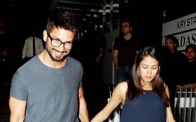 Shahid Kapoor and Mira Rajput holding hands.