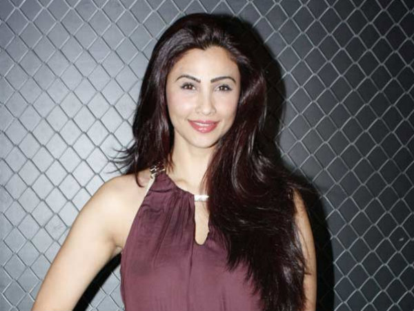Daisy Shah to venture into theatre