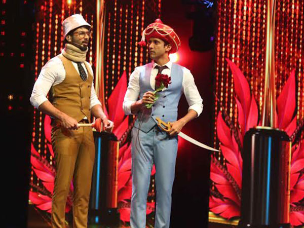 Farhan Akhtar and Shahid Kapoor at IIFA 2016