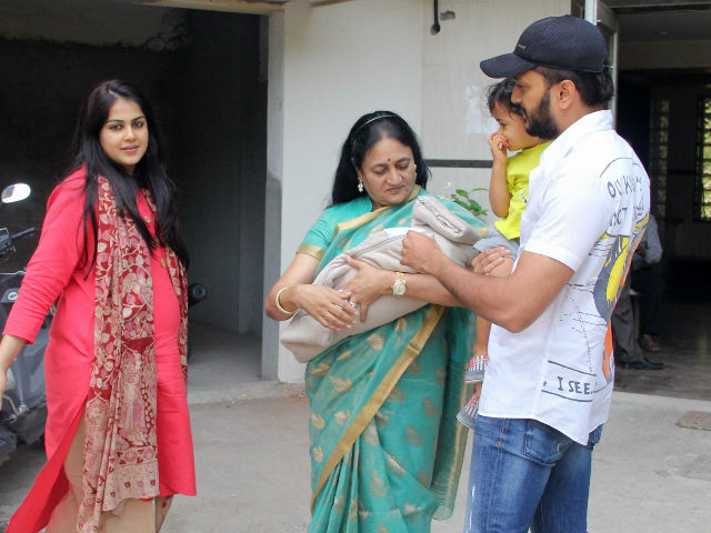 PICS: Riteish Deshmukh and Genelia D'Souza bring their new-born baby home
