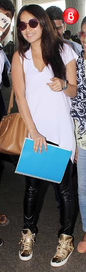 Shraddha Kapoor snapped at Mumbai international airport