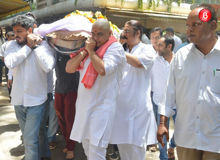 Akshay Kumar, Abhishek Bachchan and B-Town celebs at Vikas Mohan's funeral