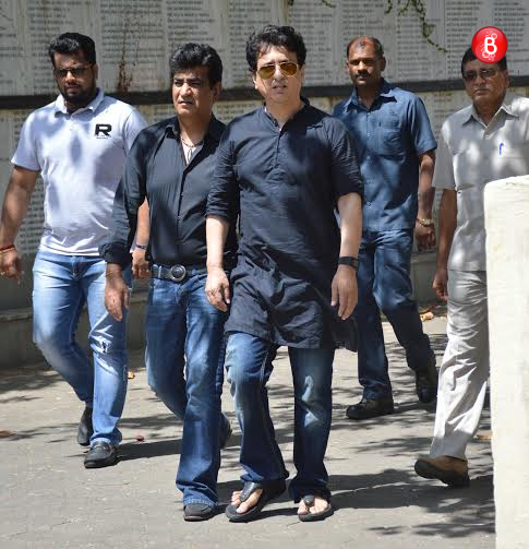 Akshay Kumar, Abhishek Bachchan and B-Town celebs at Vikas Mohan's funeral
