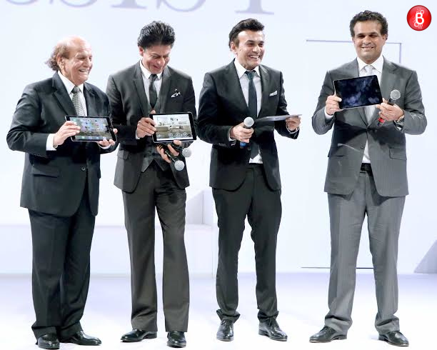 Shah Rukh Khan with team D'decor