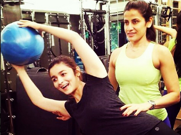 Alia Bhatt aworking out