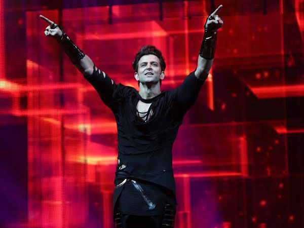 Hrithik Roshan overwhelmed with audience's response to IIFA performance