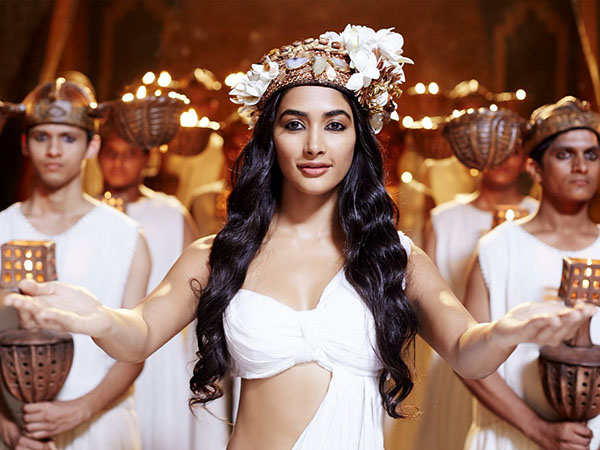 Pooja Hegde perfect choice for 'Mohenjo Daro'