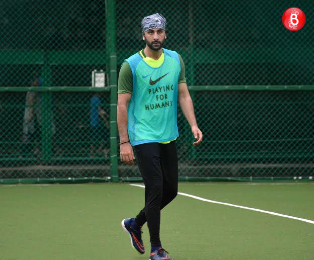 Ranbir Kapoor, Dino Morea and Bunty Walia playing football