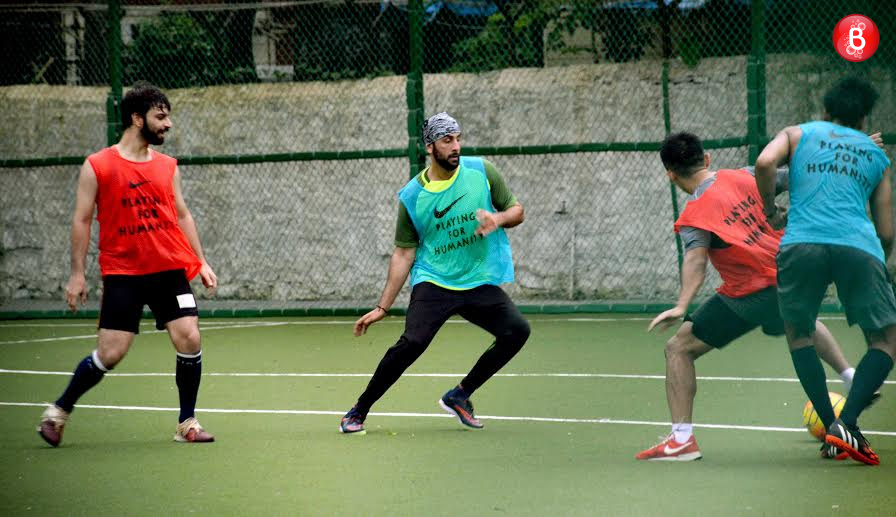 Ranbir Kapoor, Dino Morea and Bunty Walia playing football