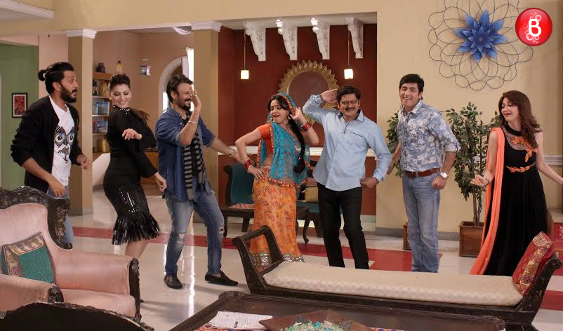 Stars of Great Grand Masti having fun with Bhabi Ji Ghar Par Hain actors