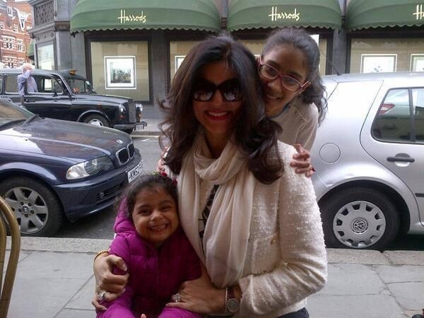 Sushmita Sen with daughters