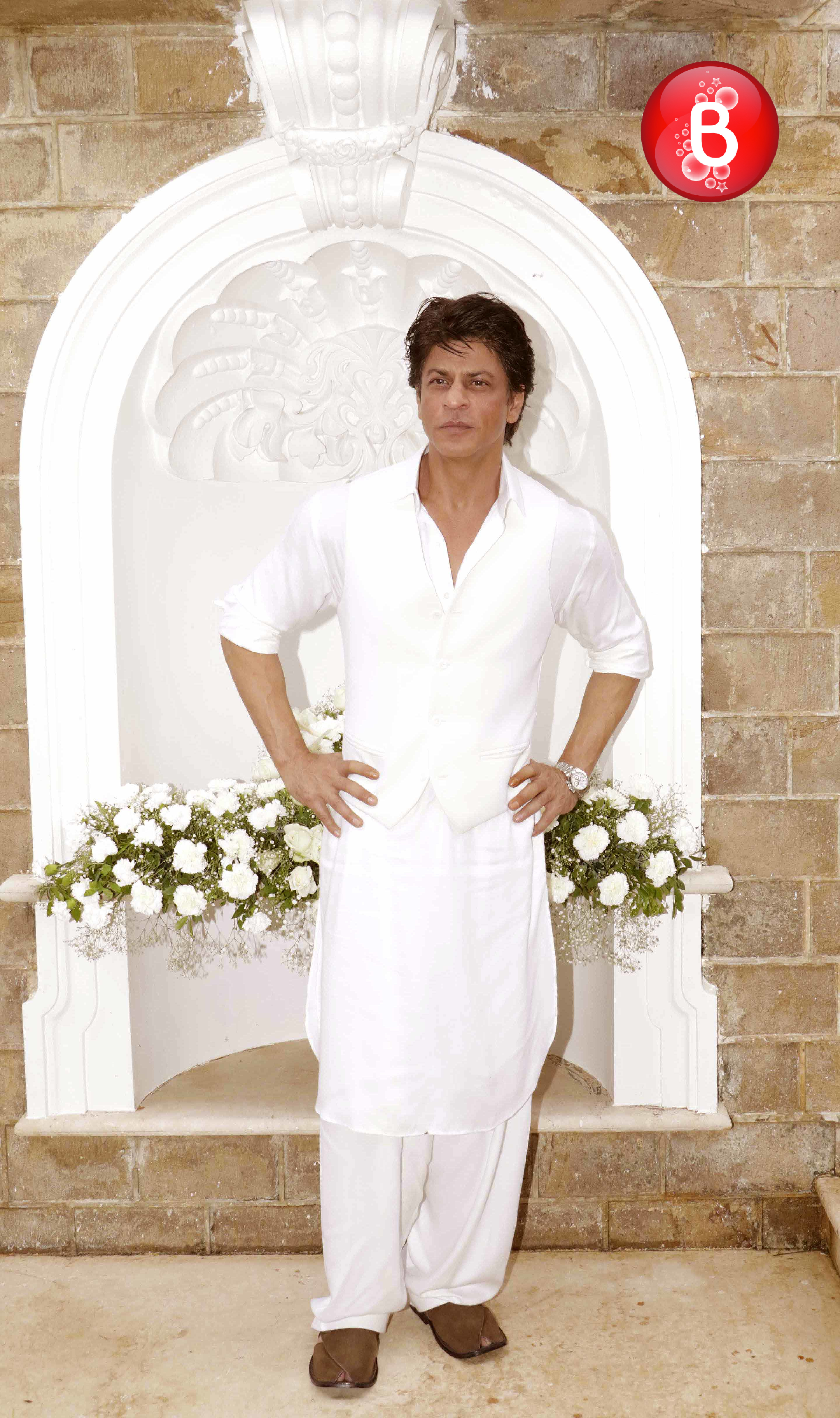 Shah Rukh Khan celebrates Eid at Mannat