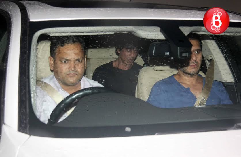 Shah Rukh Khan and Ritesh Sidhwani snapped leaving Rakesh Roshan's house