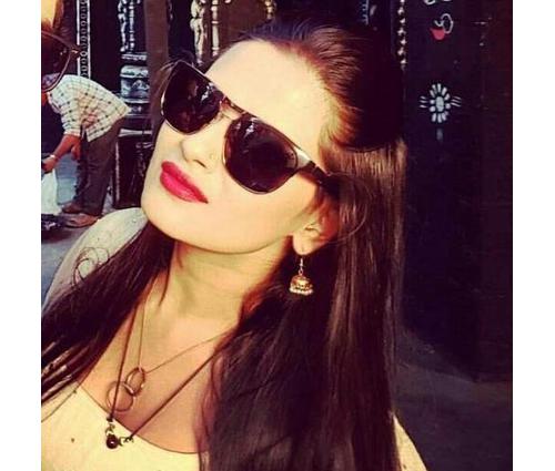 Meet Nikitin Dheer's beautiful wife Kratika Sengar