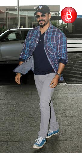 Vivek Oberoi snapped at airport
