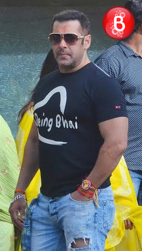 Salman Khan celebrates Raksha Bandhan with family and ladylove Iulia Vantur
