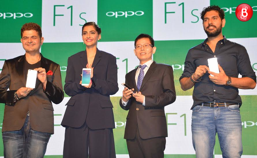 Fashion Photographer Daboo Ratnani, Bollywood actor Sonam Kapoor, Sky Li, Global VP, MD of International Mobile Business and President of Oppo India and Indian cricket player Yuvraj Singh