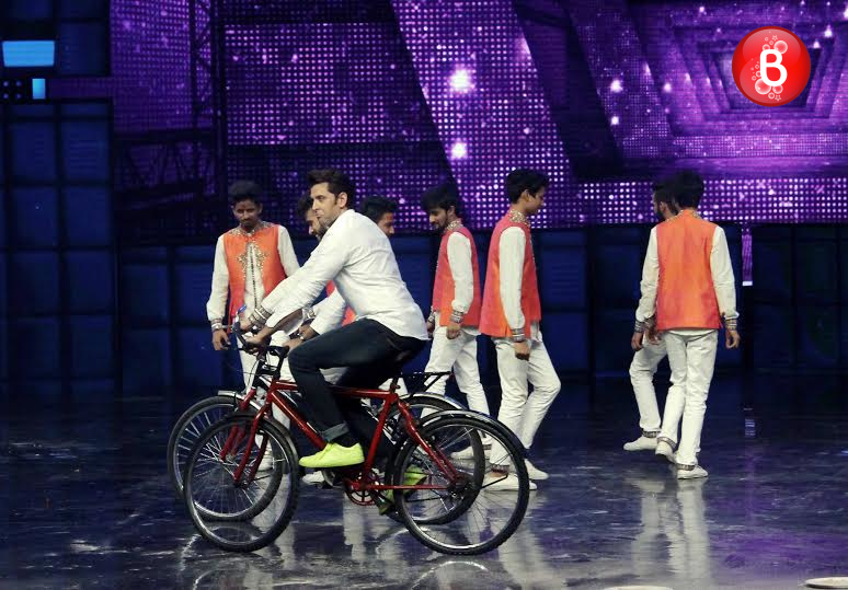 Hrithik Rpshan and Pooja Hegde promote Mohenjo Daro