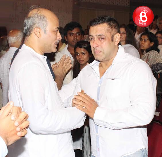 Salman Khan attends Rajjat Barjatya's prayer meet
