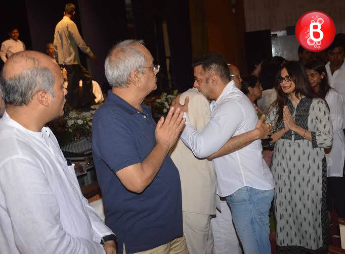 Salman Khan attends Rajjat Barjatya's prayer meet
