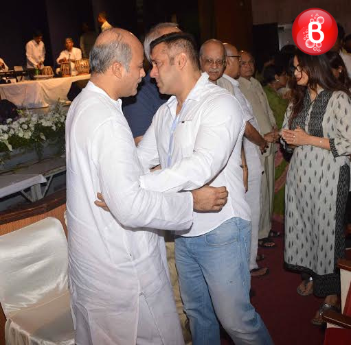 Salman Khan attends Rajjat Barjatya's prayer meet