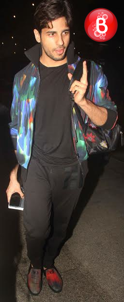 Sidharth Malhotra is snapped at Mumbai airport